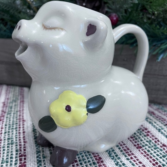 Vtg McCoy Smiley Pig Creamer Pitcher Art Pottery Anthropomorphic Yellow Flower - Picture 1 of 8